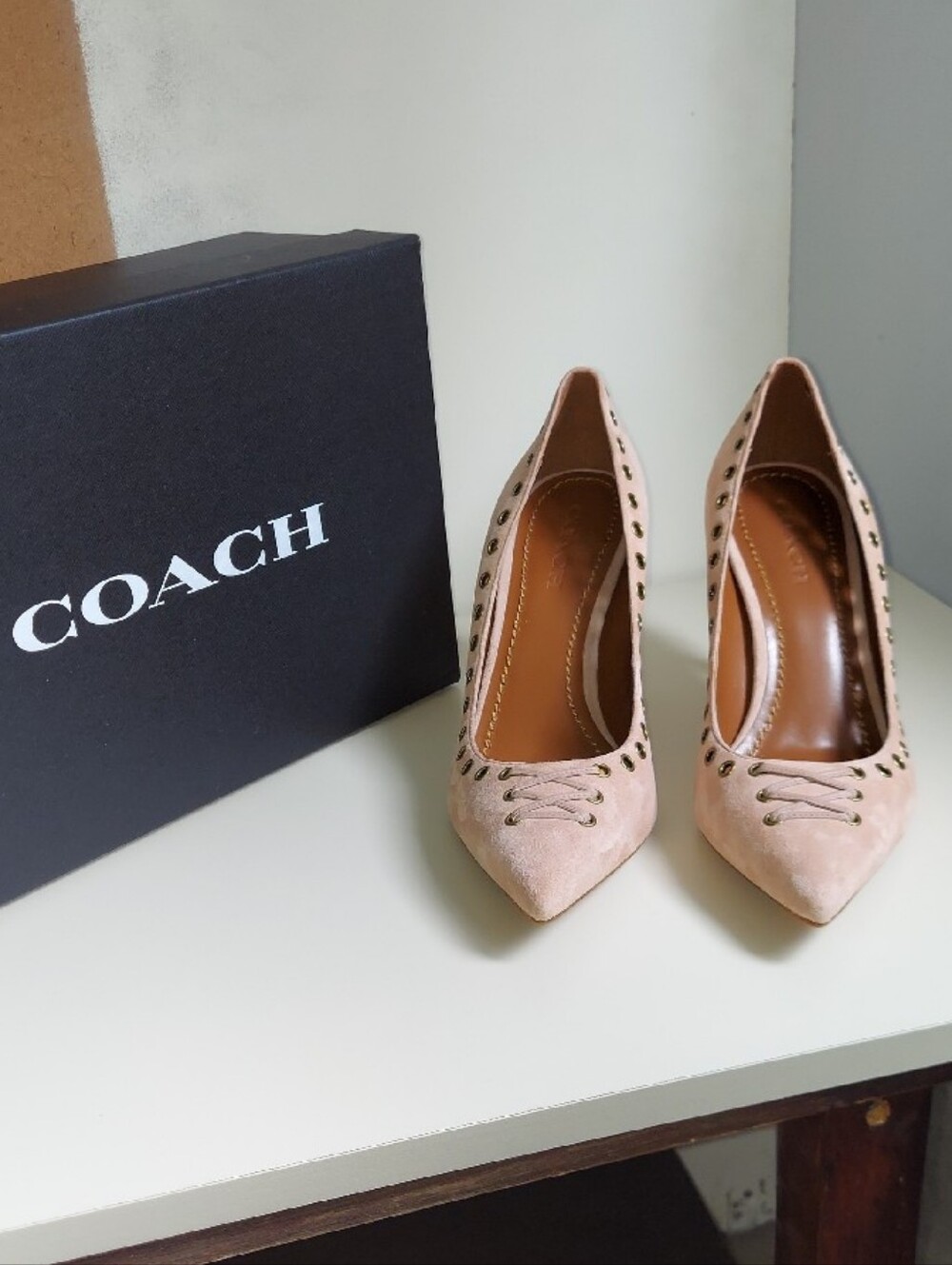 Coach Varick Suede Pale Blush Pointed Toe Grommet Pump Stiletto Heels Size 10 - Picture 5 of 13